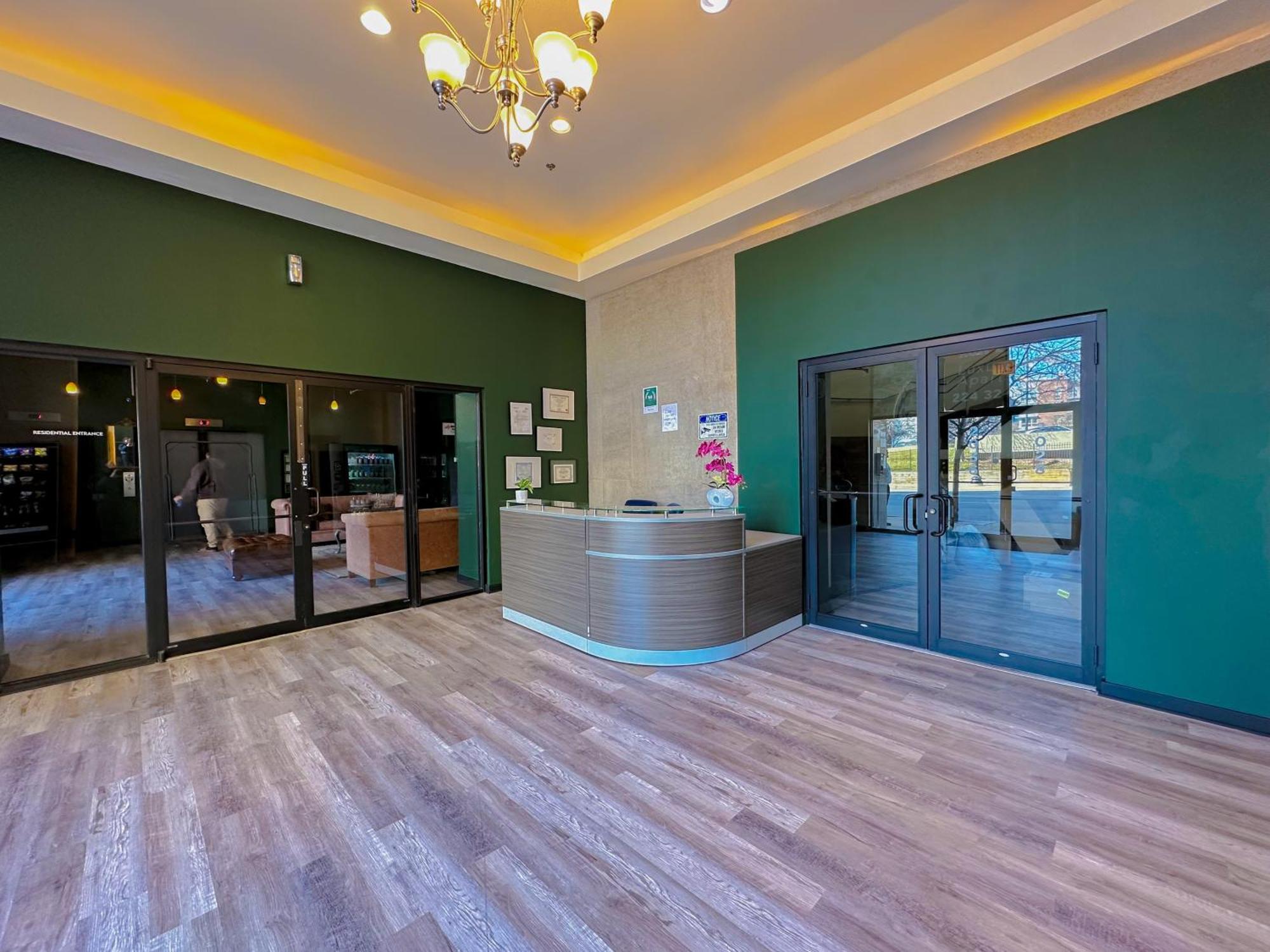 Mccormick Place 3Br Luxury Penthouse Duplex With Personal Rooftop And Optional Parking For 8 Guests In Chicago South Loop Exterior photo