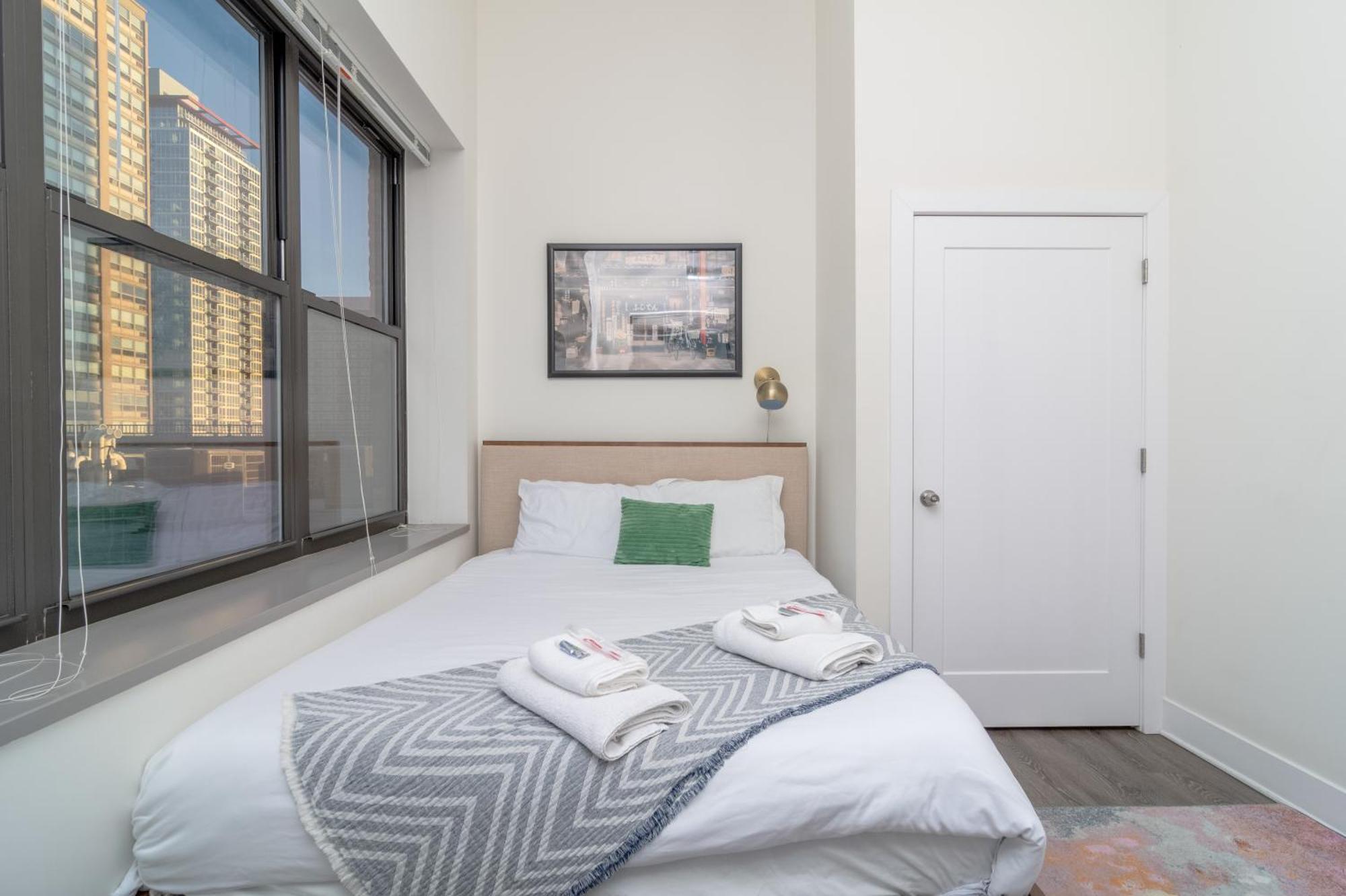 Mccormick Place 3Br Luxury Penthouse Duplex With Personal Rooftop And Optional Parking For 8 Guests In Chicago South Loop Exterior photo