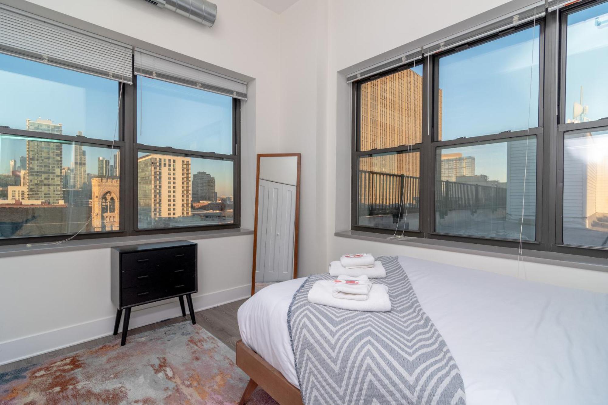 Mccormick Place 3Br Luxury Penthouse Duplex With Personal Rooftop And Optional Parking For 8 Guests In Chicago South Loop Exterior photo